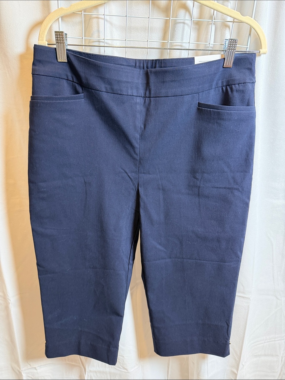 Chico’s Navy Pull-On Capri Pants
